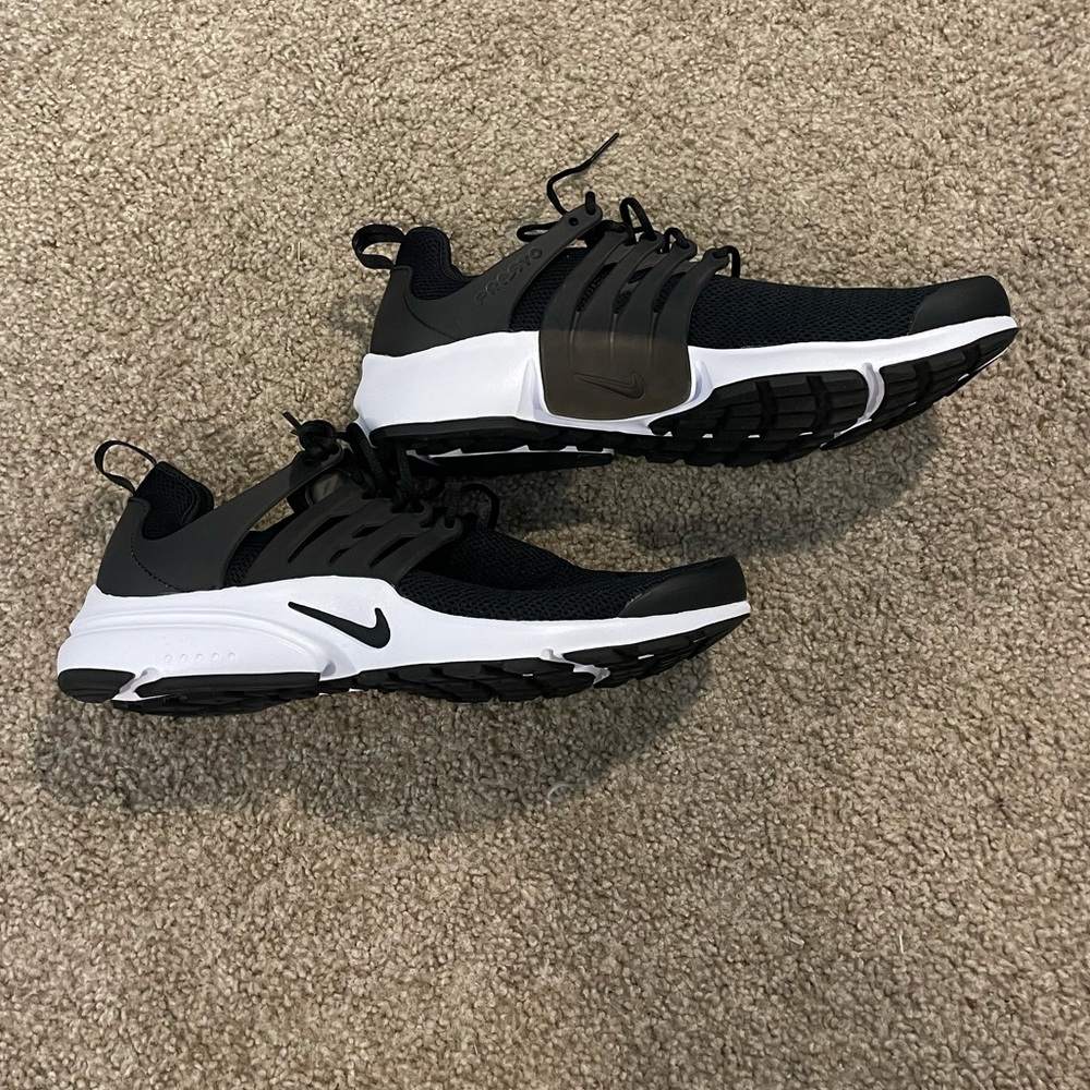 NWB // Nike Air Presto - Picture 3 of 8
